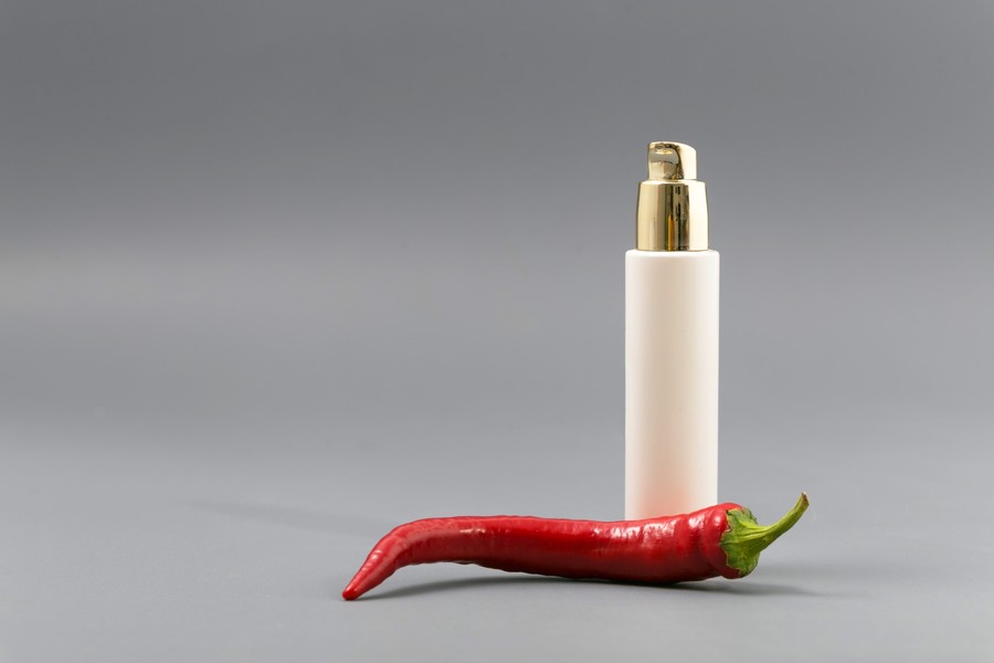 Nasal spray containing capsaicin.